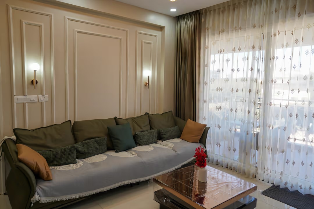 Warm Contemporary Hall - Photo 3